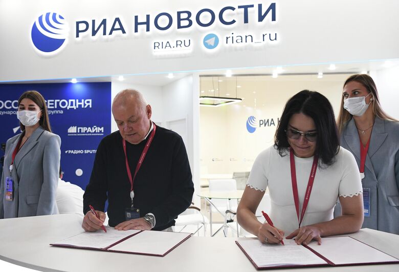 ПМЭФ-2022. Работа стенда медиагруппы "Россия сегодня". День второй ПМЭФ-2022. Работа стенда медиагруппы "Россия сегодня". День второй - «Россия сегодня», 780, 16.06.2022