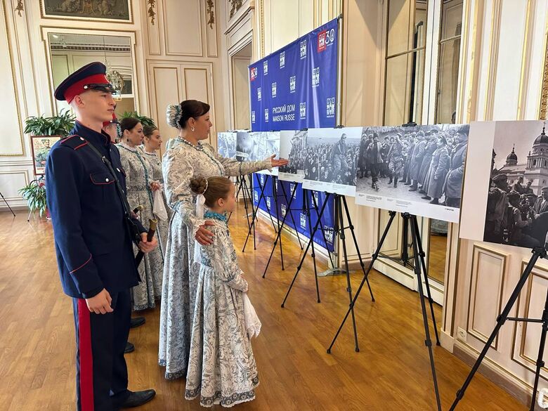 Открытие фотовыставки "Освобождение Европы" в Париже - «Россия сегодня», 780, 19.05.2025