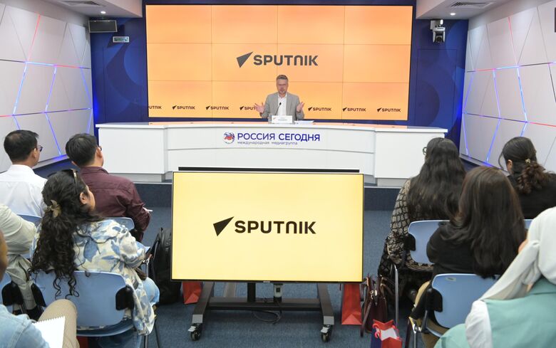 Стартовал очный модуль программы SputnikPro с участием 25 молодых журналистов из 19 стран Стартовал очный модуль программы SputnikPro с участием 25 молодых журналистов из 19 стран - «Россия сегодня», 780, 19.08.2025