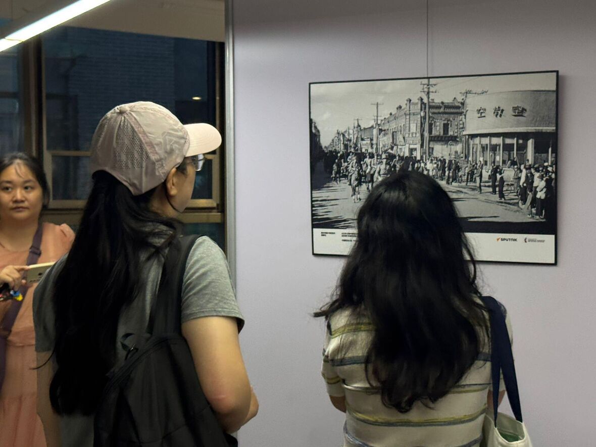 Фотовыставка проекта "Освобождение. Мир народам" в Пекине
 - «Россия сегодня», 1180, 10.09.2025