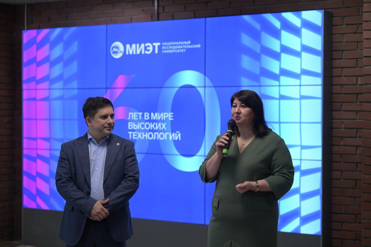 Начальник Управления проектов в области образования и социальной сфере международной медиагруппы "Россия сегодня" Наталья Тюрина и проректор по учебной работе МИЭТ, кандидат технических наук Александр Балашов Начальник Управления проектов в области образования и социальной сфере международной медиагруппы "Россия сегодня" Наталья Тюрина и проректор по учебной работе МИЭТ, кандидат технических наук Александр Балашов - «Россия сегодня», 1180, 08.12.2025